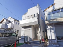 【東京都/練馬区桜台】練馬区桜台4丁目　新築分譲住宅　D号棟【全6棟】　 建築中の外観：全6区画、中央