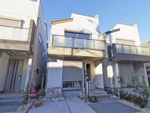 【東京都/練馬区桜台】練馬区桜台4丁目　新築分譲住宅　E号棟【全6棟】　 建築中の外観：全6区画、中央