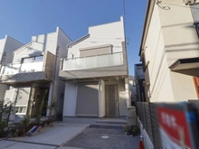 【東京都/練馬区桜台】練馬区桜台4丁目　新築分譲住宅　F号棟【全6棟】　 建築中の外観：全6区画、中央