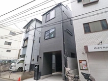 【東京都/板橋区上板橋】板橋区上板橋3丁目　新築戸建 外観：写真中央の建物