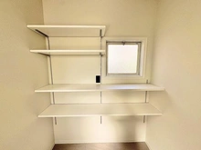 【東京都/中野区江原町】中野区江原町2丁目　リフォーム戸建 収納：ウォールシェルフ