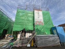 【東京都/西東京市北原町】西東京市北原町1丁目　新築分譲住宅　3号棟【全6区画】 建築中の外観：写真中央：3号棟【全6区画】