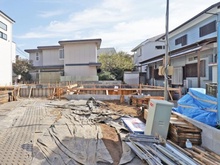 【東京都/練馬区富士見台】練馬区富士見台2丁目　新築戸建 　3号棟【全3棟】 建築中の外観：写真右側：練馬区富士見台2丁目新築戸建て 3号棟（全3棟）