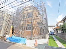 【東京都/練馬区大泉学園町】練馬区大泉学園町5丁目　新築戸建　B号棟【全5棟】 建築中の外観：写真中央：B号棟/全5棟