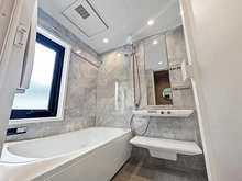 【東京都/港区三田】オリンピア三田　A棟 浴室：窓付の浴室・浴室乾燥機付き