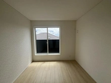 【東京都/三鷹市中原】三鷹市中原4丁目新築戸建て　1号棟 洋室：※照明をつけていない状態です