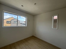 【東京都/三鷹市中原】三鷹市中原4丁目新築戸建て　2号棟 洋室：※照明をつけていない状態です
