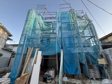 【東京都/世田谷区羽根木】世田谷区羽根木1丁目新築戸建　C号棟 建築中の外観：全2棟
C号棟右側