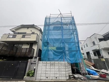 【東京都/杉並区久我山】久我山4丁目新築戸建　2号棟 建築中の外観：全2棟　手前
