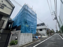 【東京都/杉並区久我山】久我山4丁目新築戸建　2号棟 建築中の外観：全2棟　手前