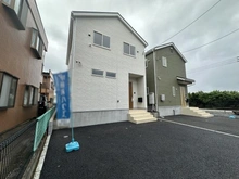 【東京都/三鷹市北野】三鷹市北野三丁目　新築戸建2号棟 外観：画像中央の建物が対象地となります。全2棟