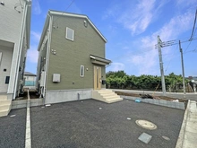 【東京都/三鷹市北野】三鷹市北野三丁目　新築戸建1号棟 建築中の外観：全２棟
中央の建物が対象地です