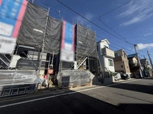 【東京都/府中市小柳町】府中市小柳町5丁目新築戸建　1号棟 建築中の外観：全2棟　画像右側が対象物件