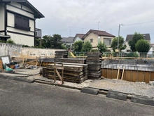【東京都/調布市染地】調布市染地2丁目新築戸建　A棟 建築中の外観：全2棟 / 右側