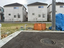 【東京都/狛江市駒井町】狛江市駒井町3丁目　新築戸建　H号棟 現地（建築前）：全8棟/画像中央