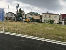 【東京都/狛江市駒井町】狛江市駒井町3丁目　新築戸建　C号棟 現地（建築前）：全8棟/画像奥側