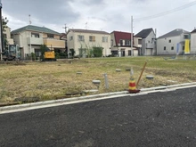 【東京都/狛江市駒井町】狛江市駒井町3丁目　新築戸建　B号棟 現地（建築前）：全8棟画像右側