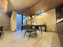 【東京都/世田谷区上祖師谷】世田谷区上祖師谷1丁目　新築戸建 リビング・ダイニング：※家具付きで販売しております。