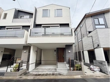 【東京都/世田谷区船橋】船橋1丁目新築戸建　3号棟 外観：【全3棟／対象不動産は右側の住宅です】