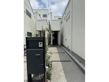 【東京都/世田谷区豪徳寺】ディアナハウス豪徳寺II　No.3 玄関までの通路