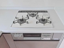 【東京都/江東区亀戸】亀戸4丁目賃貸併用住宅（プラスリノカーサ亀戸天神） キッチン：三口コンロ