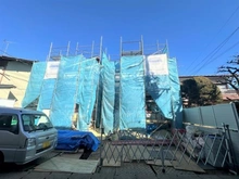 【東京都/世田谷区成城】世田谷区成城7丁目 新築戸建 A号棟 建築中の外観：全2棟／左側