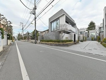 【東京都/世田谷区成城】プラウドシーズン成城コート 道路（南側）