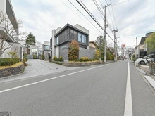 【東京都/世田谷区成城】プラウドシーズン成城コート 道路（南側）