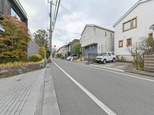 【東京都/世田谷区成城】プラウドシーズン成城コート 道路（南側）