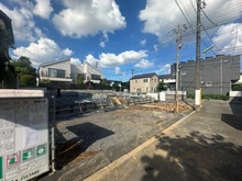 【東京都/世田谷区成城】世田谷区成城七丁目新築戸建B号棟 建築中の外観：全2棟　向って右側