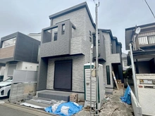 【東京都/杉並区成田東】成田東1丁目新築分譲住宅 建築中の外観：画像中央