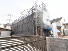【東京都/小平市美園町】小平市美園町3丁目 A号棟 建築中の外観：全2区画　A号棟は手前側