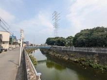 【神奈川県/川崎市中原区井田】川崎市中原区井田2丁目　新築戸建 B号棟 矢上川（現地より約40m）：緑と自然を楽しむ落ち着いた住宅街はいかがでしょうか。