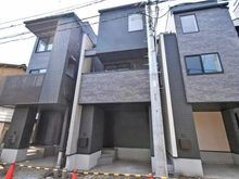 【東京都/豊島区池袋】池袋1丁目新築戸建　2号棟 建築中の外観：全4棟　2号棟は写真左から2番目