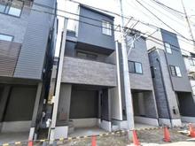 【東京都/豊島区池袋】池袋1丁目新築戸建　2号棟 建築中の外観：全4棟　2号棟は写真左から2番目