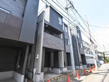 【東京都/豊島区池袋】池袋1丁目新築戸建　2号棟 建築中の外観：全4棟　2号棟は写真左から2番目