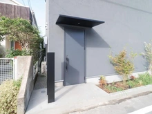 【神奈川県/藤沢市片瀬海岸】GARDEN WALL HOUSE+FAS 片瀬江ノ島 アプローチ