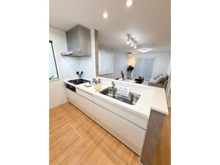 【東京都/足立区椿】足立区椿1丁目　戸建て キッチン：「※家具・調度品等は販売価格に含まれておりません」