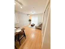 【東京都/足立区椿】足立区椿1丁目　戸建て リビング：「※家具・調度品等は販売価格に含まれておりません」