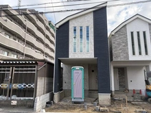 【東京都/足立区伊興】足立区伊興3丁目　D号棟 建築中の外観：全7棟、一番左側