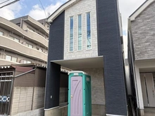 【東京都/足立区伊興】足立区伊興3丁目　D号棟 建築中の外観：全7棟、一番左側