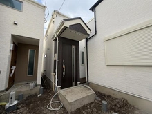 【東京都/足立区伊興】足立区伊興3丁目　E号棟 建築中の外観：全7棟、写真中央