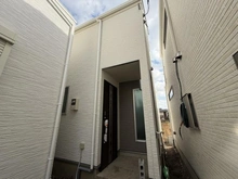 【東京都/足立区伊興】足立区伊興3丁目　G号棟 建築中の外観：全7棟、右側後方