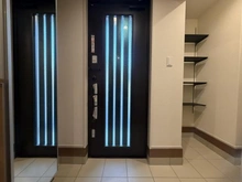 【東京都/足立区南花畑】足立区南花畑4丁目　新築戸建　1号棟 玄関