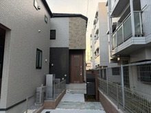 【東京都/足立区南花畑】足立区南花畑4丁目　新築戸建　2号棟 外観：全2棟現場／奥側
