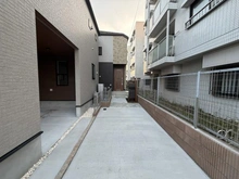 【東京都/足立区南花畑】足立区南花畑4丁目　新築戸建　2号棟 外観：全2棟現場／奥側