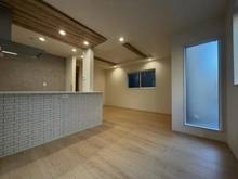 【東京都/足立区南花畑】足立区南花畑4丁目　新築戸建　2号棟 リビング