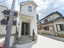 【東京都/足立区六月】足立区六月1丁目　戸建て B号棟 外観：写真中央・全2棟