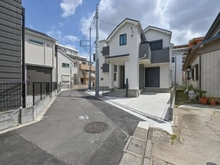 【東京都/足立区六月】足立区六月1丁目　戸建て B号棟 外観：写真右側・全2棟