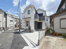 【東京都/足立区六月】足立区六月1丁目　戸建て B号棟 外観：写真中央・全2棟